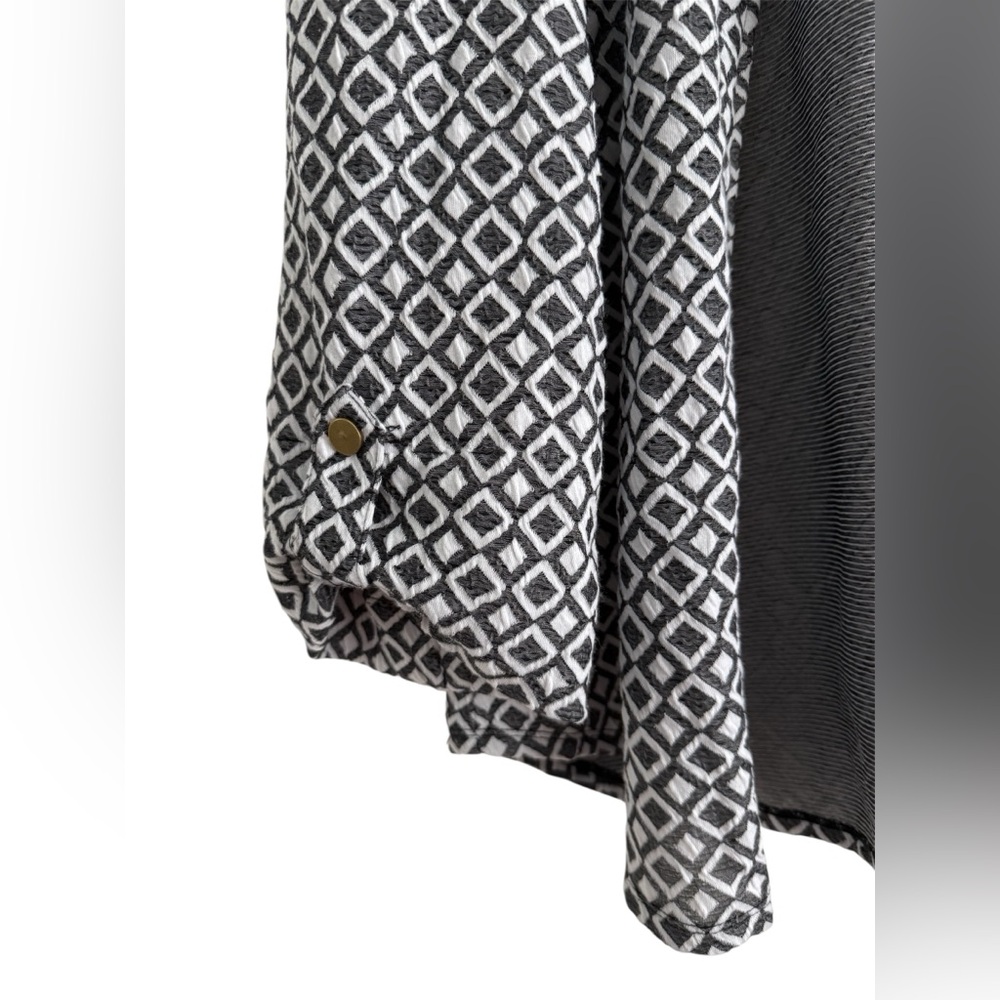 Ruby Rd. Black and White Textured Woven Jacquard Geometric Lightweight Cardigan - Picture 10 of 14